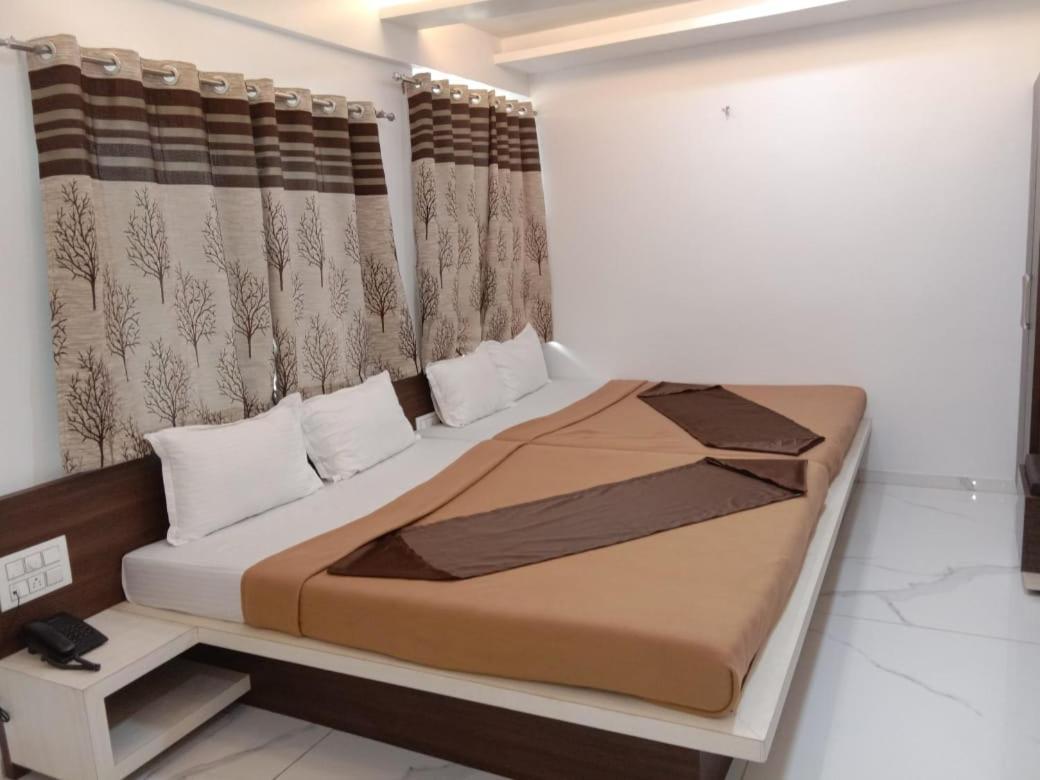 Hotel Ramkrishna Inn Kolhapur Buitenkant foto