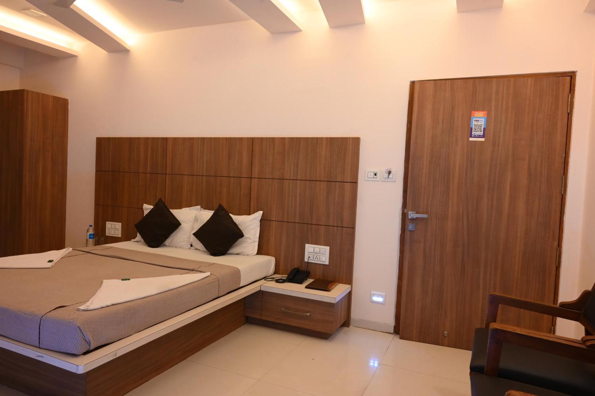 Hotel Ramkrishna Inn Kolhapur Buitenkant foto