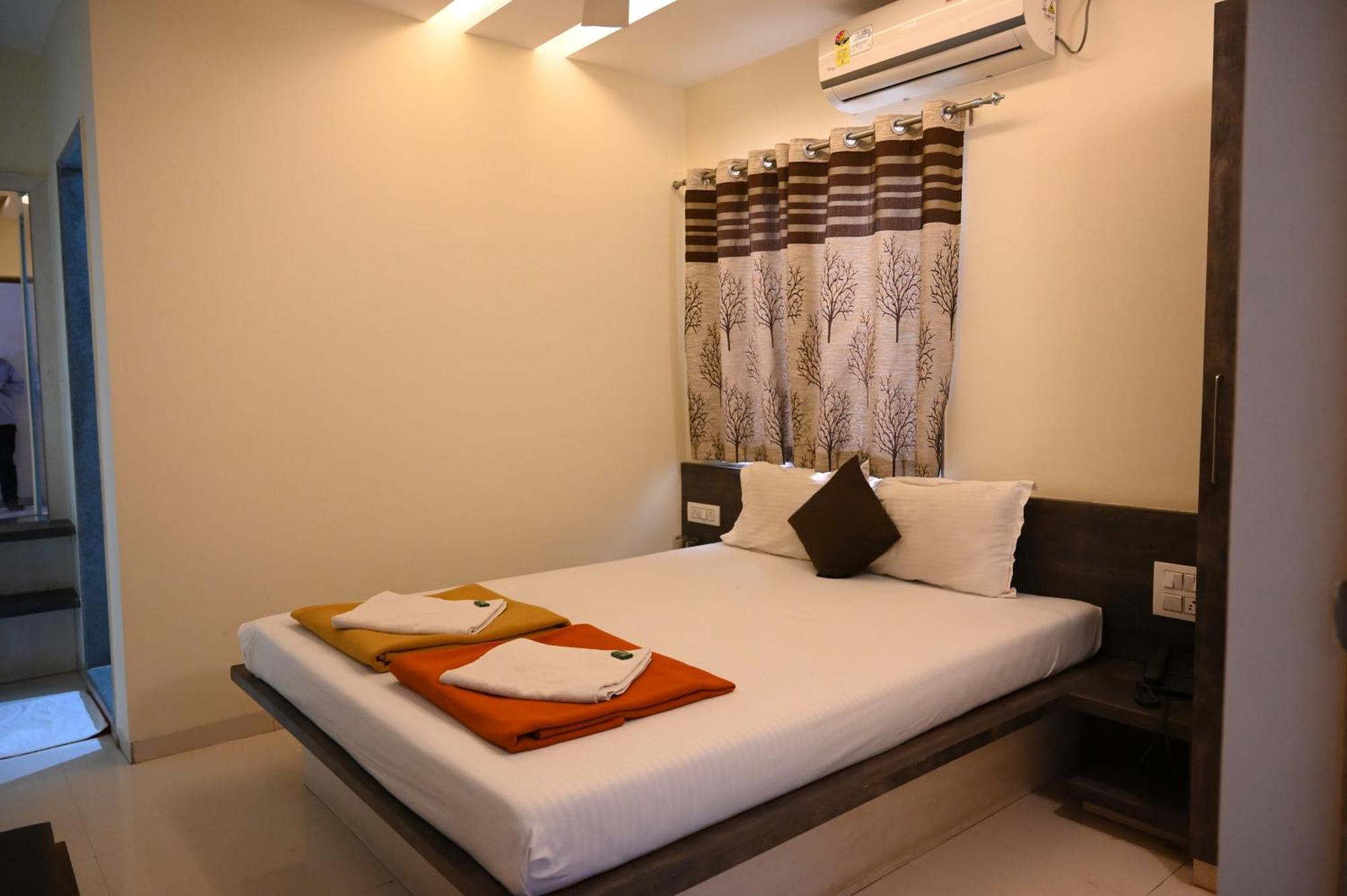 Hotel Ramkrishna Inn Kolhapur Buitenkant foto