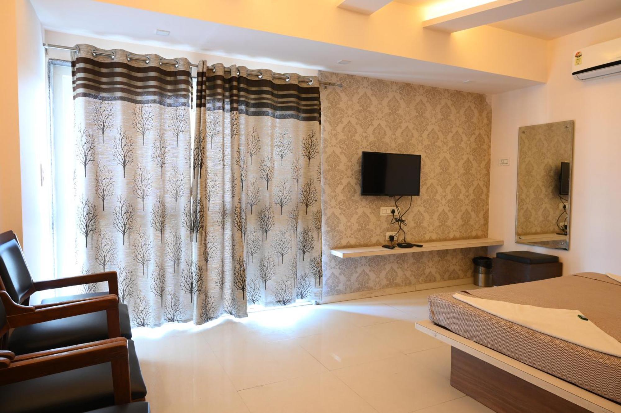 Hotel Ramkrishna Inn Kolhapur Buitenkant foto