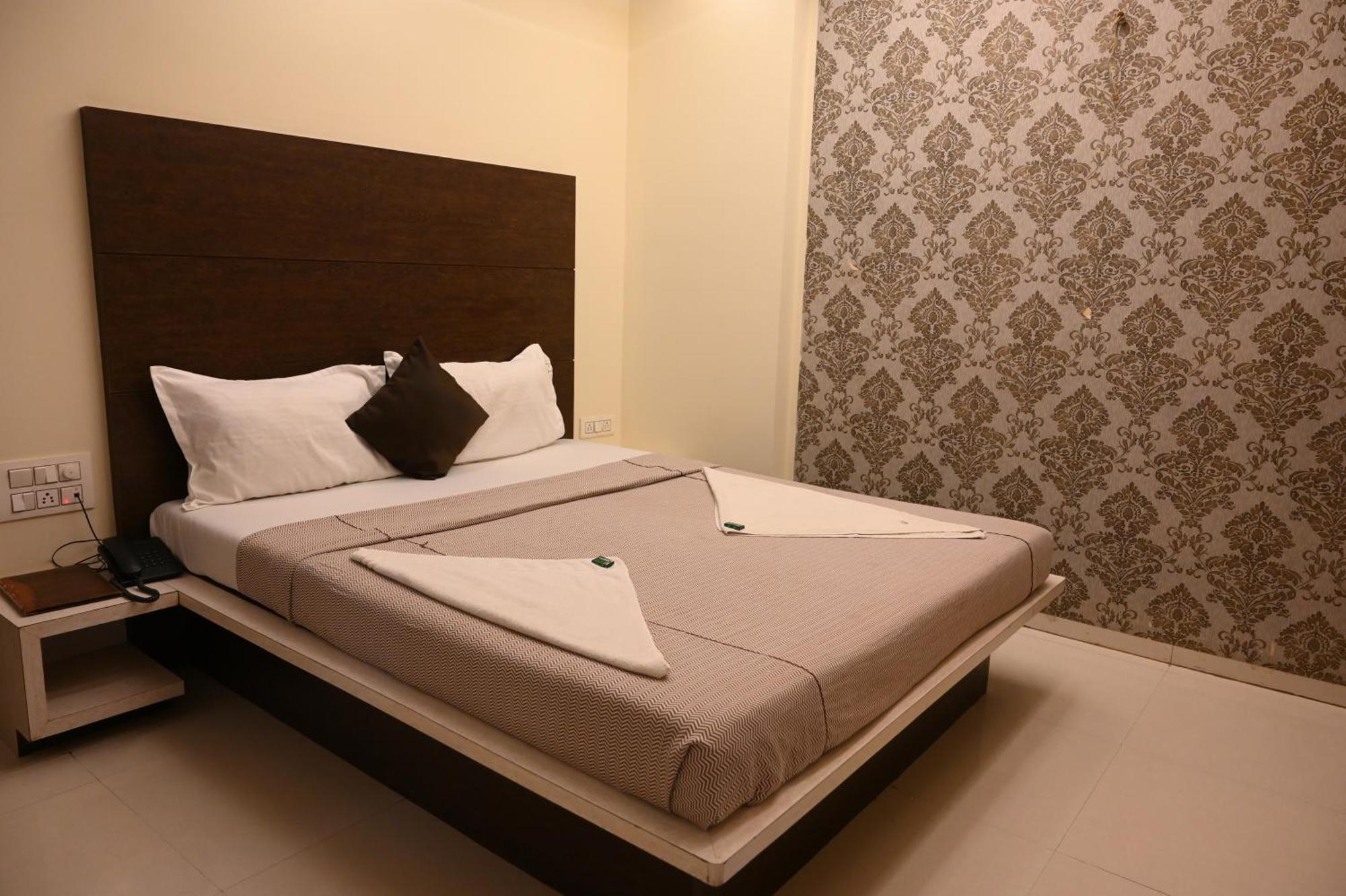 Hotel Ramkrishna Inn Kolhapur Buitenkant foto