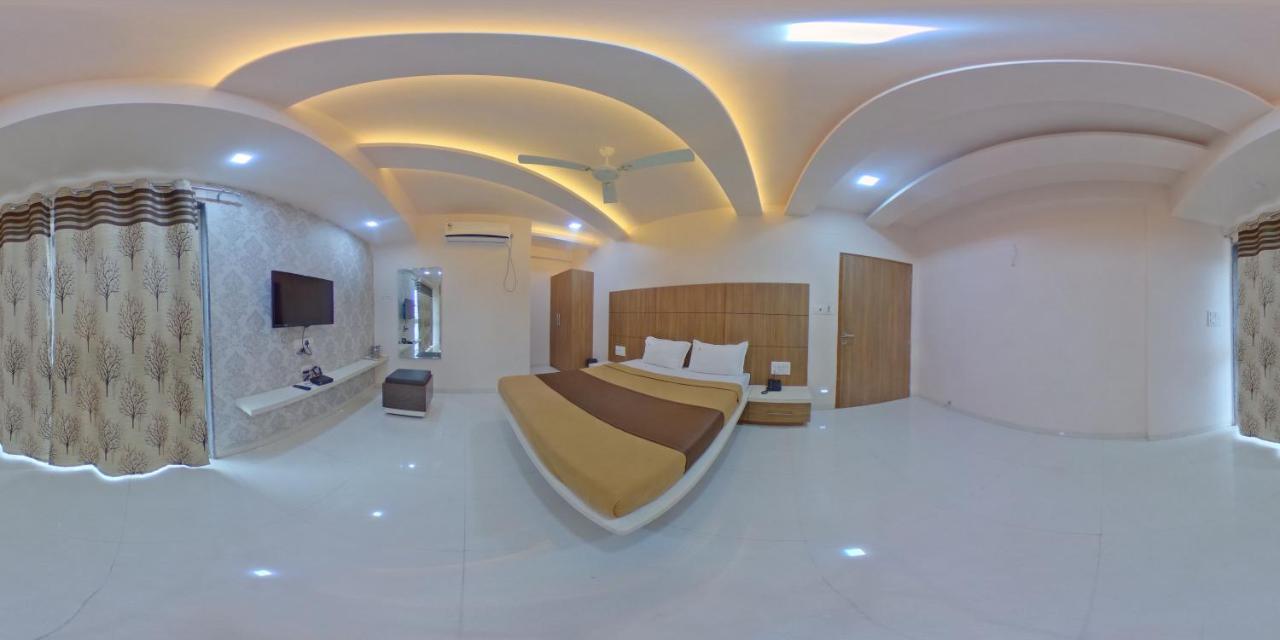 Hotel Ramkrishna Inn Kolhapur Buitenkant foto
