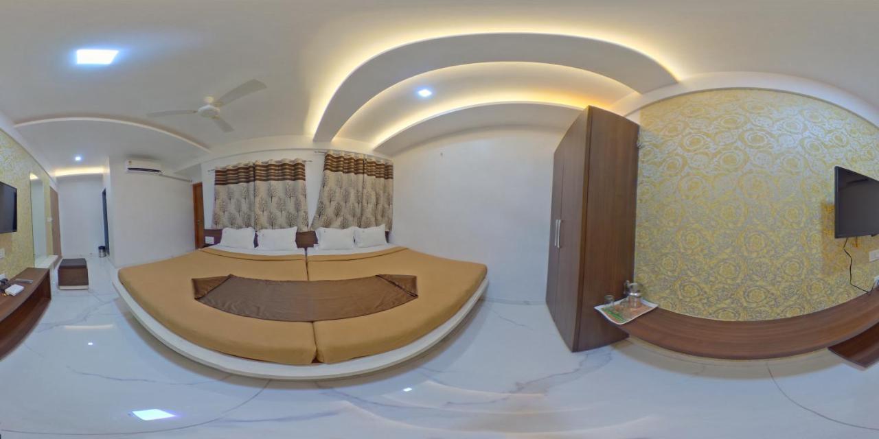 Hotel Ramkrishna Inn Kolhapur Buitenkant foto