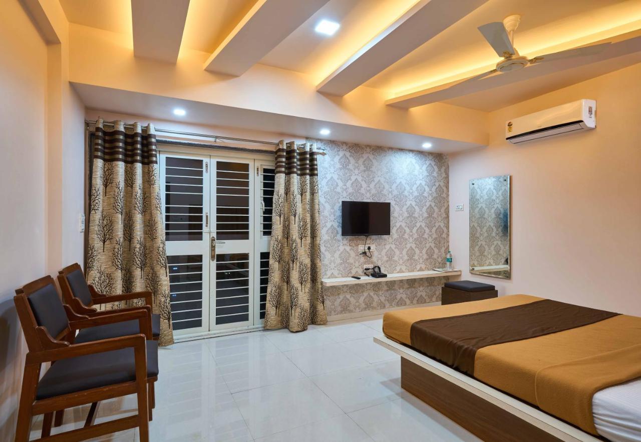 Hotel Ramkrishna Inn Kolhapur Buitenkant foto